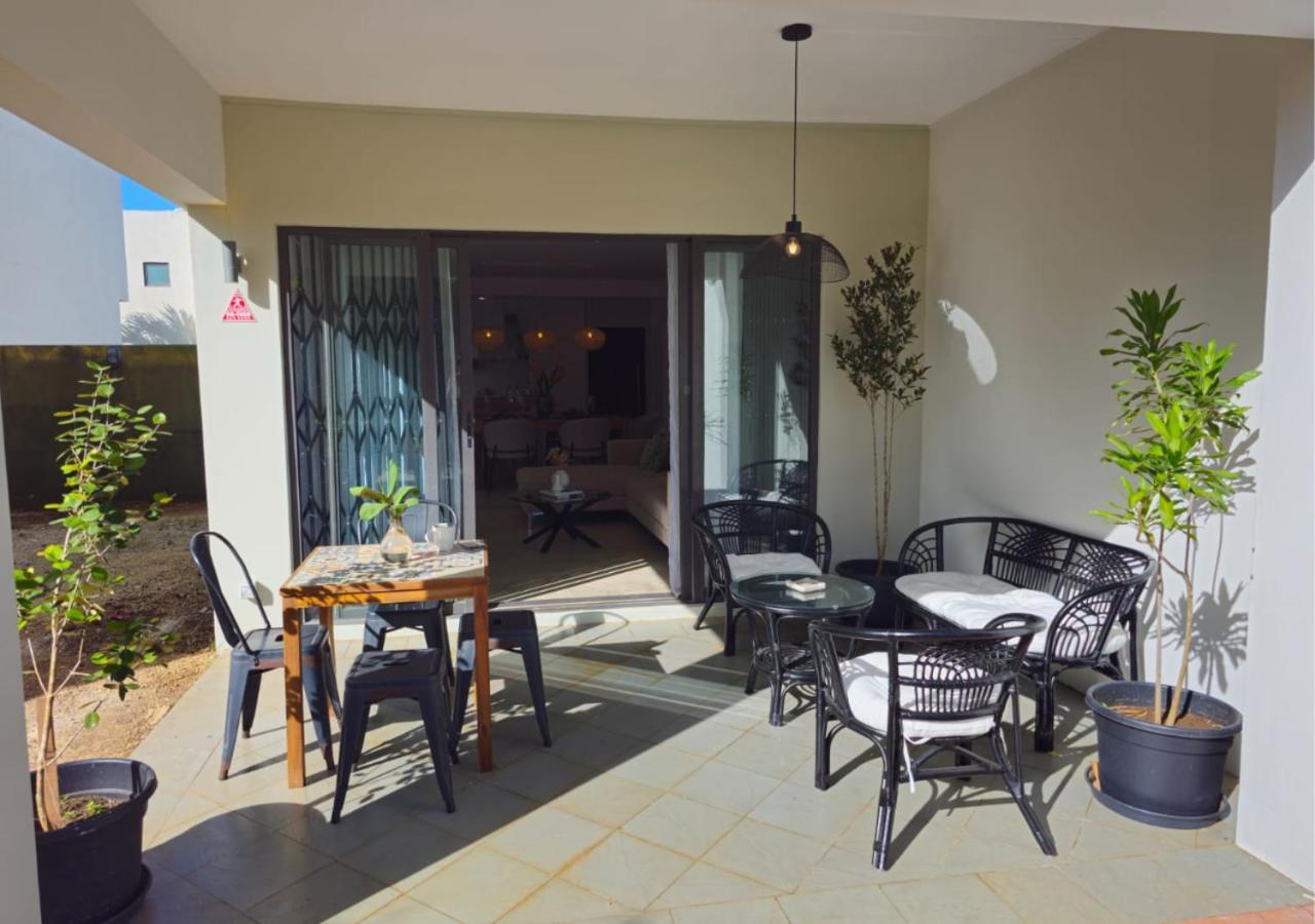 Modern Villa In Grand Bay - Short Walk To Beach Exterior foto