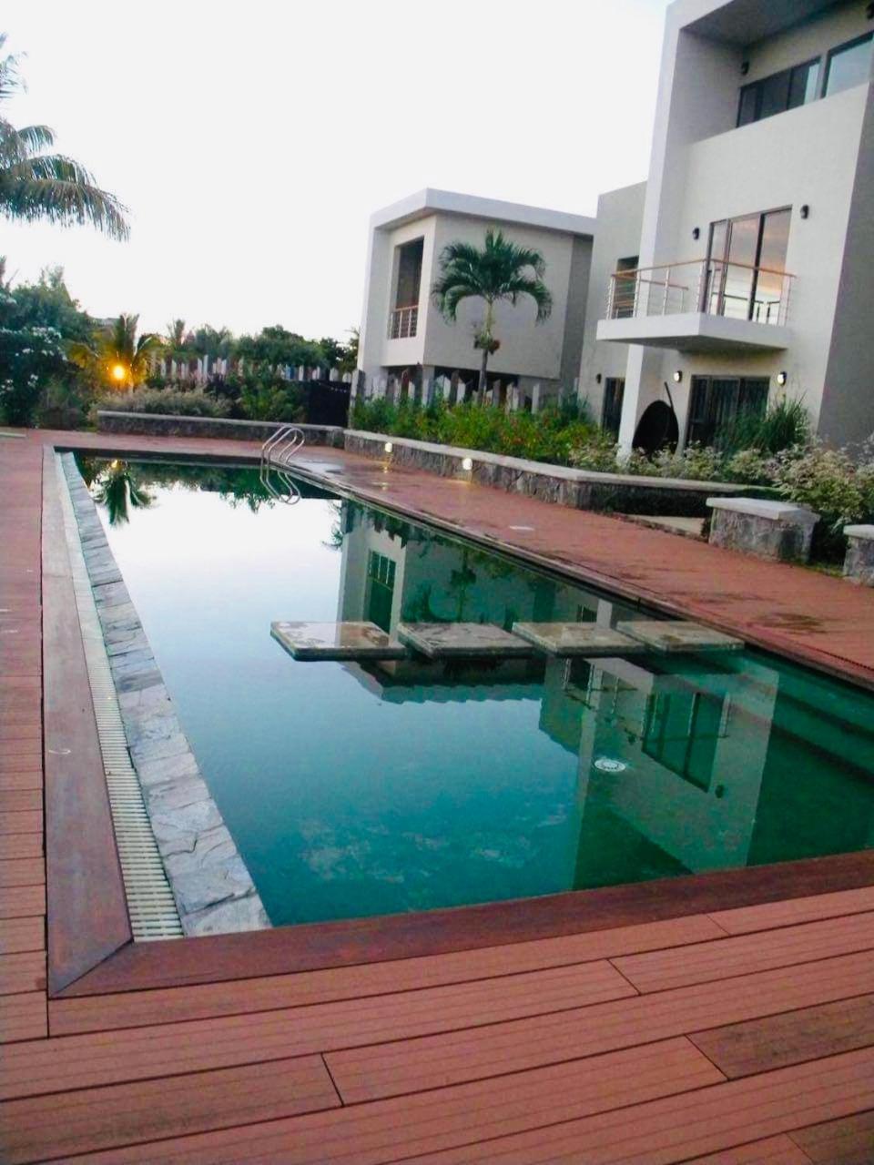 Modern Villa In Grand Bay - Short Walk To Beach Exterior foto